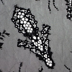 Hochwertige YUGU YG-2351 Tüll-Chantilly-Spitze Königsblau mit Pailletten Französische Spitzenstoffe Polyester/Nylon 150cm Breite für Bekleidung - Product Image 5