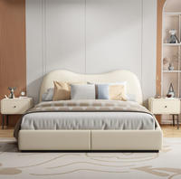 Table de chevet moderne italienne de luxe en bois massif avec cadre en cuir PU, chargeur sans fil intelligent, deux tiroirs, pieds en métal pour chambre à coucher