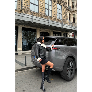 Chaqueta de Cuero Negra y Blanca con Cierre de Cremallera, Forro de Satén Afelpado, Plumas Decorativas y Perlas - Estilo Bomber Varsity de Piel de Oveja - Product Image 2