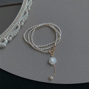 Collier en perles d'eau douce naturelles exquises avec turquoise artificielle, style minimaliste unique et luxueux - Product Image 4