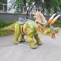 Manège de dinosaure animatronique réaliste pour enfants dans un parc d'attractions