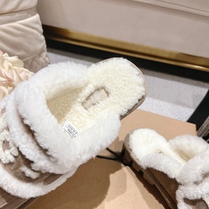 รองเท้าบูทหิมะขนสัตว์แท้กันลื่น อุ่นสบาย ดีไซน์น่ารัก สไตล์ลำลอง รุ่นฮิตปี 2025 - Product Image 6