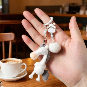 3Dぬいぐるみ動物おもちゃ、ポンポンボールチャーム付きフロッキーキーホルダー、フロッキング生地の漫画風馬のふわふわキーリング、子供向け新年プレゼント - Product Image 2