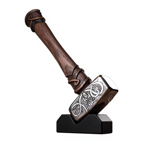 Marteau Viking gravé, multi-usages, de haute qualité, avec manche en bois, face carrée, fait main, décoratif. - Product Image 1