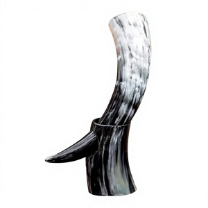 Verre à boire en corne naturelle de style viking, fait main, pour bière - Product Image 1
