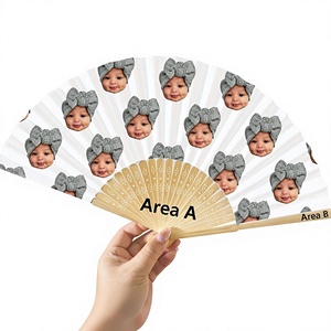 Éventail pliant artisanal en bois naturel avec motif peint moderne visage de bébé, zones A et B personnalisables - Product Image 1