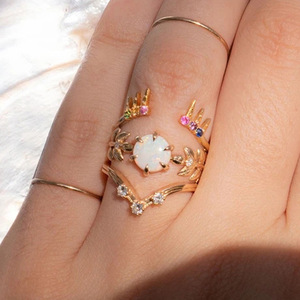 Anello F852 con Opale Floreale, Gioiello da Donna con Gemma Naturale, Montatura a Griffe, Anello di Fidanzamento Rotondo alla Moda - Product Image 6