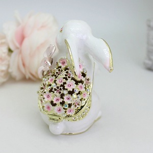 SHINNYGIFTS Scatola Portagioie Decorativa Unica con Cerniera, Dipinta a Mano, in Metallo Placcato Oro, Smaltata, Stile Coniglio Carino, con Cristalli Brillanti - Product Image 4