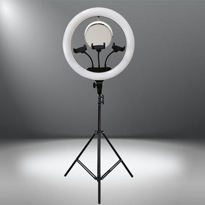 Luce ad Anello LED da 18 Pollici per <span class=keywords><strong>Fotografia</strong></span> e Video con Temperatura di Colore Regolabile (3200-5500K), 3 Supporti per Telefono e Treppiede, 100-240V - Product Image 1