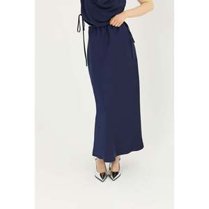 Jupe longue élégante pour femme en satin, taille normale, 100% polyester, finition brillante, modèle 24S-31614ETK - Product Image 3