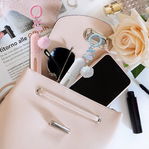Mini botella de perfume recargable de 5ml con llavero de felpa de PU, contenedor portátil a prueba de fugas con ventana para pulverizar fragancia, ideal para bolsos de viaje y llaves. - Product Image 4