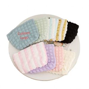 Bolsa de Maquillaje Acolchada con Diseño de Burbujas y Rayas para Mujer, con Logotipo Personalizado, Linda y Suave - Product Image 1