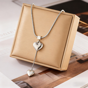 Elegante Collar Gargantilla de Cadena de Serpiente de Acero Inoxidable Bañado en Oro con Colgante de Corazón de Durazno y Borla de Corazón de Amor para Práctica Budista - Product Image 5