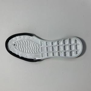 พื้นรองเท้าฟุตบอลแบบสั้น TPR รุ่น KZ-9K0508 แบบกำหนดเองได้ ทนทานต่อการสึกหรอ วัสดุสำหรับผลิตพื้นรองเท้าฟุตบอล - Product Image 4