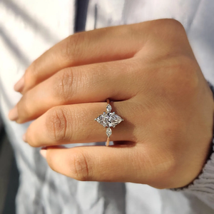 แหวนเพชรเลี้ยงในห้องปฏิบัติการที่ขัดเงาอย่างประณีต ออกแบบมาเพื่อเฉลิมฉลองความรักด้วยความสง่างามอย่างมีรีสอร์สจากอินเดีย - Product Image 2