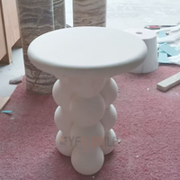 Natürlicher Roter Ader-Marmor Runder Beistelltisch mit 3 Massiven Steinbeinen Sofa-Endtisch Akzenttisch für Villa Hotel Apartment