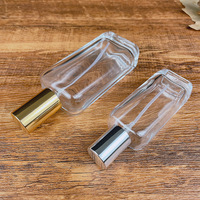 Venta al por mayor directa de fábrica: Botella de vidrio ámbar mate cuadrada de 30ml/50ml/100ml para aceite de perfume con boquilla personalizada serigrafiada