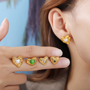 Heart-Shaped Stud <b>Earrings</b> Gold Plated Zinc Alloy With <b>Green</b> Black Stone Bezel Setting For Women Fashion Jewelry - Product Image 4