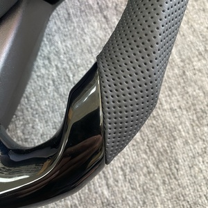 Volant de voiture en cuir noir brillant pour Toyota Hilux Revo <span class=keywords><strong>LC</strong></span> 70 79 LC300 Land Cruiser Fortuner 2017-2021 - Product Image 2