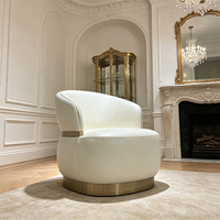Fauteuil de luxe pour la détente, mobilier de maison, fauteuil de salon pour chambre d'hôtel, canapé d'appoint en cuir pour salon avec base en métal doré