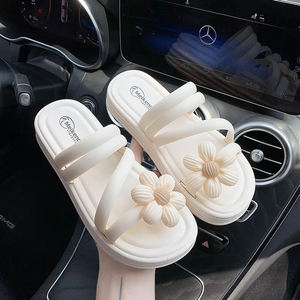 Sandalias Planas para Mujer con Suela Gruesa Antideslizante de Verano Estilo Hada, Pantuflas de Doble Uso para el Ocio, Sandalias Romanas de Flores al por Mayor - Product Image 1