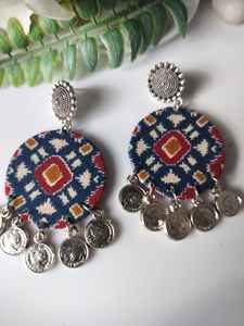 Pendientes de tela redondos modernos hechos a mano peso ligero con colgantes de monedas listos para enviar estilo étnico Jhumkas - Product Image 3