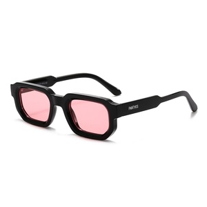 Lunettes de soleil rectangulaires Panthos, verres miroir noirs et roses, monture intégrale, unisexe, décontractées, protection UV 100% - Product Image 1