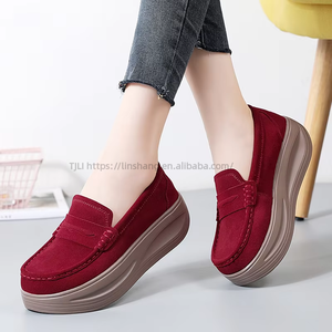 Large Size Women's <b>Shoes</b> Spring Autumn Genuine Leather Platform Korean Style Slip-on Lazy <b>Shoes</b> <b>for</b> Middle-Aged <b>Elderly</b> Mothers - Product Image 2