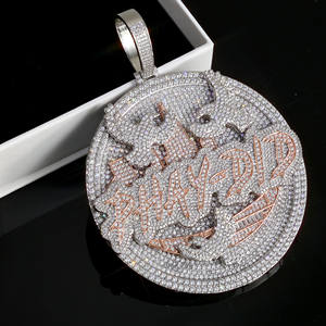 Collar con Colgante de Emblema Personalizado NUOYA Dijes con Logotipo de Diamantes Iced Out Molde de Alta Calidad Joyería de Hip Hop Redonda de Moda - Product Image 4