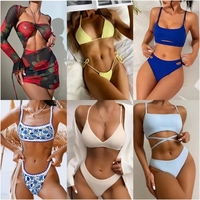 Nouveau lot de lingerie, maillots de bain et vêtements d'occasion en stock, vendus par lot, assortiment varié de robes, hauts et autres articles de seconde main