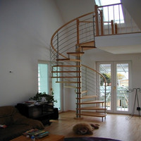 Escalier en colimaçon victorien de style Prima, nouvelle collection, haute qualité, marches en métal et bois, escalier extérieur pour maison duplex, escalier en spirale