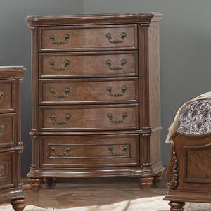 Juego de dormitorio clásico americano con cama de piel marrón tallada y capitoné, cómoda y mesitas de noche - Product Image 3