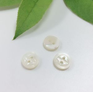 Bottoni per Camicette Personalizzati con Logo Inciso, in Madreperla Bianca, a 2 Fori, Eco-Friendly, Design Farfalla e Occhio di Pesce - Product Image 1