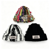 Bonnet shaggy noir effet vieilli style Wasteland, accessoire streetwear cyberpunk pour personnalisation de marque