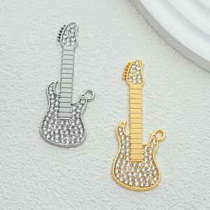 Llavero de guitarra de moda con decoración de diamantes de imitación, estilo moderno personalizado, pequeño regalo para amantes de la música, gran venta - Product Image 2