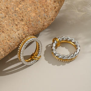 Anillos de Oro para Mujer, Joyería de Acero Inoxidable con Incrustaciones de Diamantes de Imitación, Diseño Geométrico en Capas, Estilo Moderno - Product Image 1