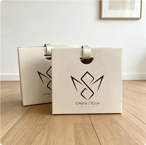 Sac cadeau en papier texturé gris de luxe personnalisé, logo en estampage à chaud noir, poignée en ruban satiné, sac de boutique pour bijoux et cosmétiques - Product Image 1
