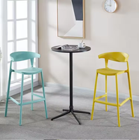 Échantillon Gratuit Vente Directe Usine Couleurs OEM Tabouret de Bar Commercial en Plastique Design Populaire Mobilier de Café Chaises Hautes en Plastique PP