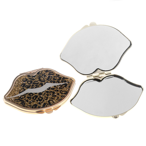 Gương Vàng Hình Môi Kim Loại Bỏ Túi Nhỏ Gọn OEM Tùy Chỉnh In Logo Gương Nhỏ Trang Điểm In Lụa - Product Image 3