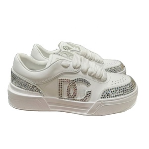 Nouvelles baskets décontractées de luxe 2026 pour hommes et femmes, style tendance, avec paillettes blanches et un éclat supplémentaire, idéales pour la marche. - Product Image 1