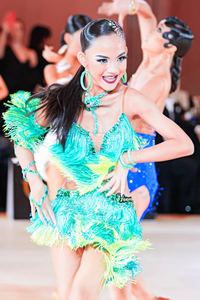 Robe de danse sur mesure en mousseline de soie et élasthanne/coton, style Jazz Latin, élégante, ornée de pompons et de fleurs cloutées, pour compétition, effet saisissant - Product Image 6