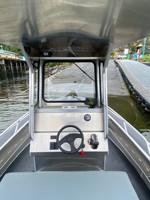 Bateau de pêche en aluminium personnalisé Kinocean avec console centrale et T-Top, à vendre par le propriétaire