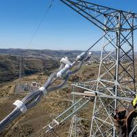 Enfocado en la Protección: Amortiguador Antivibración con Varillas de Armadura Preformadas para Protección de Cables OPGW ADSS