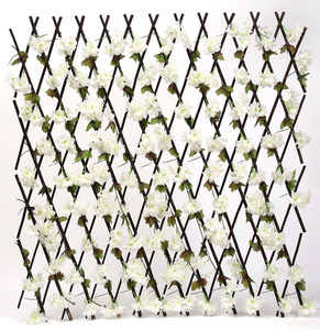 Pannelli in Legno a Griglia con Fiori di Ciliegio Artificiali, Recinzione Espandibile per Privacy, Vendita all'Ingrosso - Product Image 5