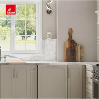 Armoires de cuisine en stratifié de style cottage personnalisées Alland avec garde-manger et îlot en marbre pour appartement