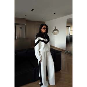 Survêtement de sport Bennyc White personnalisé, coupe-vent et respirant, pour l'hiver, imprimé par sublimation, idéal pour le jogging et la salle de sport - Product Image 3