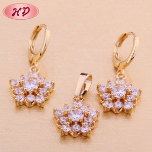 Conjunto de joyería de circonia cúbica con flores de color dorado, collar con colgante, pendientes colgantes para mujer, uso diario para fiestas - Product Image 1