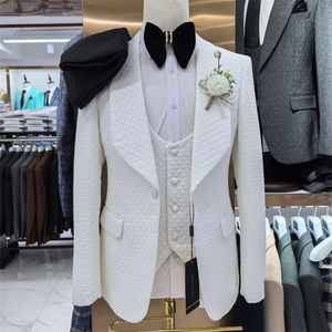 <span class=keywords><strong>Costume</strong></span> 3 Pièces Tendance Blanc et Noir pour Homme – Blazer, Gilet et Pantalon Coupe Slim à Boutonnage Simple pour <span class=keywords><strong>Mariage</strong></span> Estival et Tenue <span class=keywords><strong>D</strong></span>écontractée de Bureau - Product Image 1