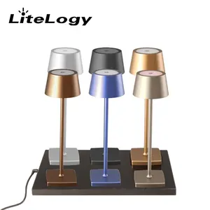Fabrika fiyat Metal akülü yatak odası Lampada Da Tavolo şarj edilebilir avrupa masa lambası tasarımı ile şarj standı