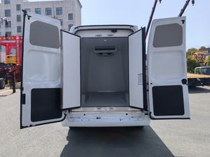 Camioneta Refrigerada JMC Fushun de Techo Alto y Distancia Entre Ejes Larga con Neumáticos Traseros Dobles Diésel - Product Image 3